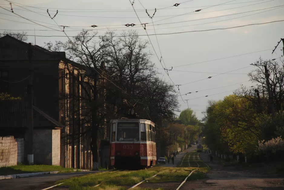 Yenakiieve tram line 1 with railcar 033 on Lermontova Ulitsa (2011)
