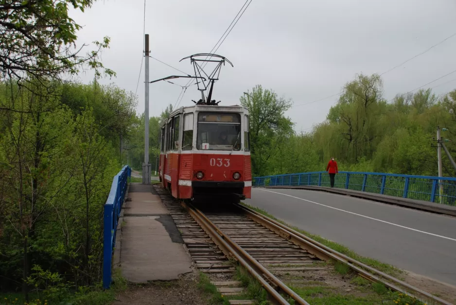 Yenakiieve tram line 1 with railcar 033 on Sverdlova Ulitsa (2011)