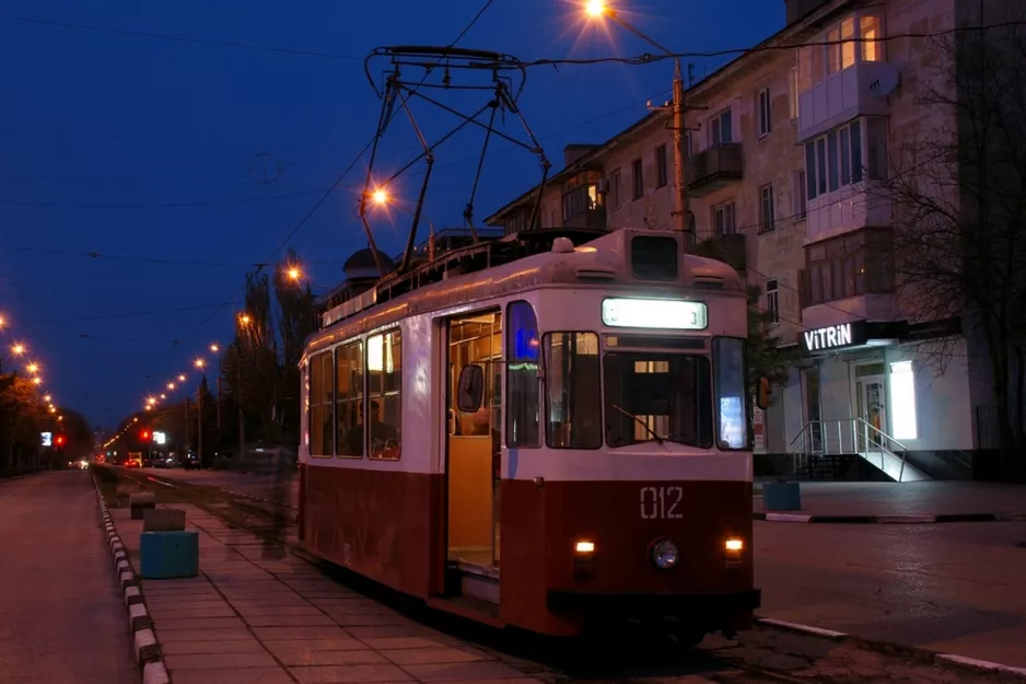 Yevpatoria tram line 3 with railcar 012 at Frunze Street/Djemisheva Street (2011)