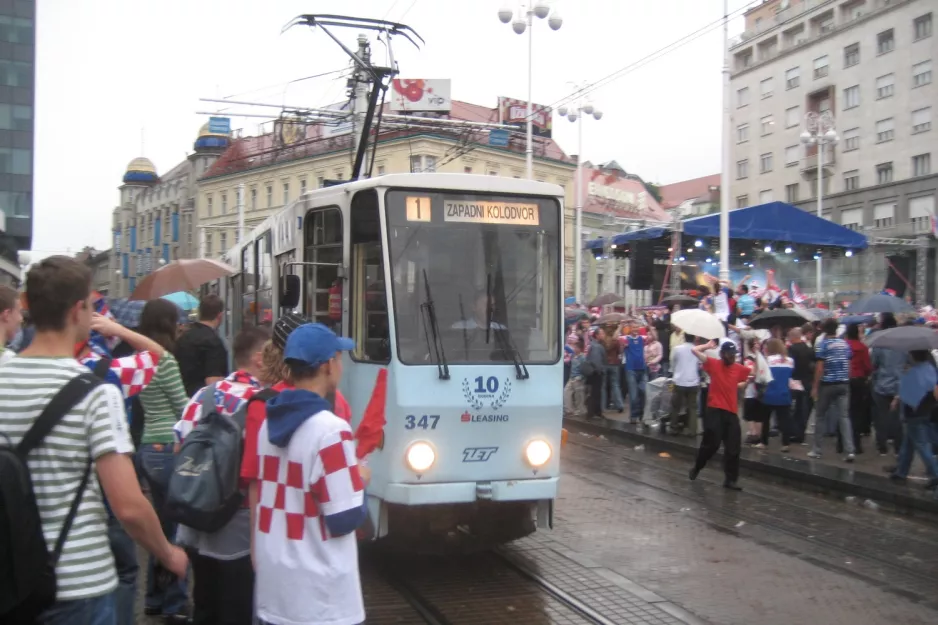 Zagreb extra line 1 with articulated tram 347 on Trg bana Josipa Jelačića (2008)