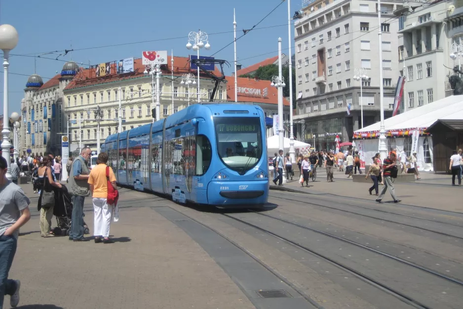 Zagreb tram line 17 with low-floor articulated tram 2231 on Trg J. Jelačića (2008)
