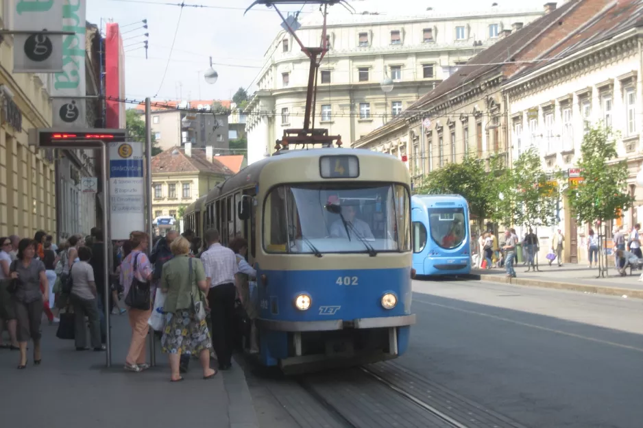 Zagreb tram line 4 with railcar 402 at Draškovićeva (2008)