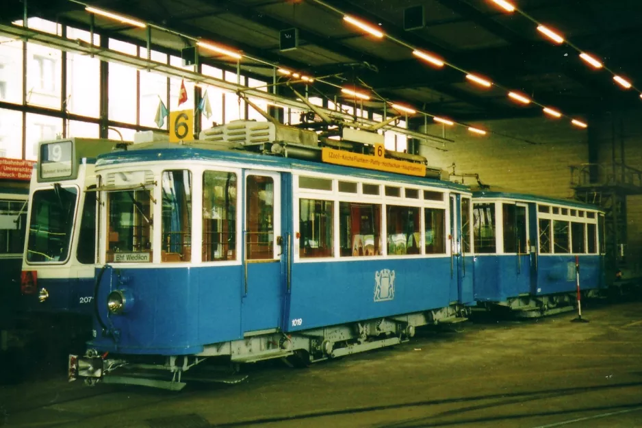 Zürich railcar 1019 inside the depot Kalkbreite/Bhf. Wiedikon (2005)