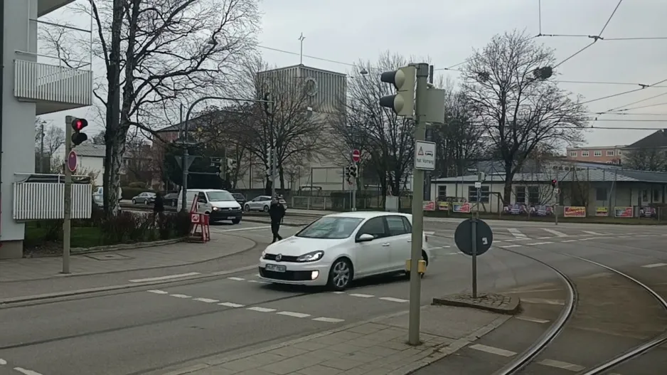 18 is reversed on the Lautensachstraße triangle