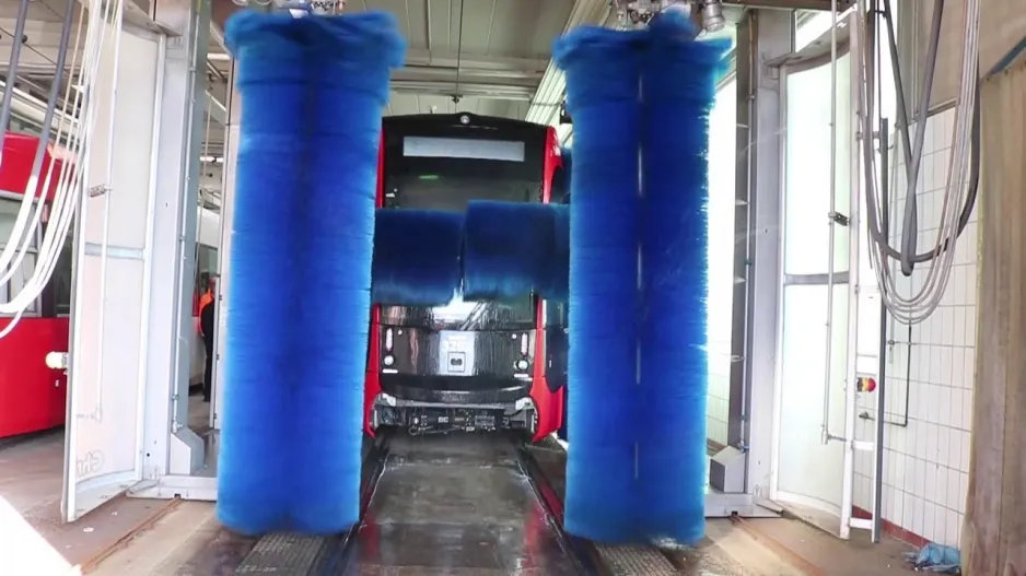 Bremen's BSAG tram "Nordlicht" goes into the car wash for the first time