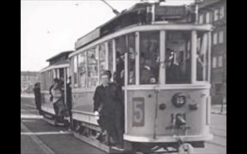 Last Tram. Gunnar Lemvigh with Emsemble. Copenhagen 1941..wmv