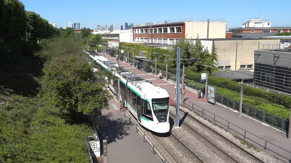 Paris Tram T2 - between Puteaux & St Cloud