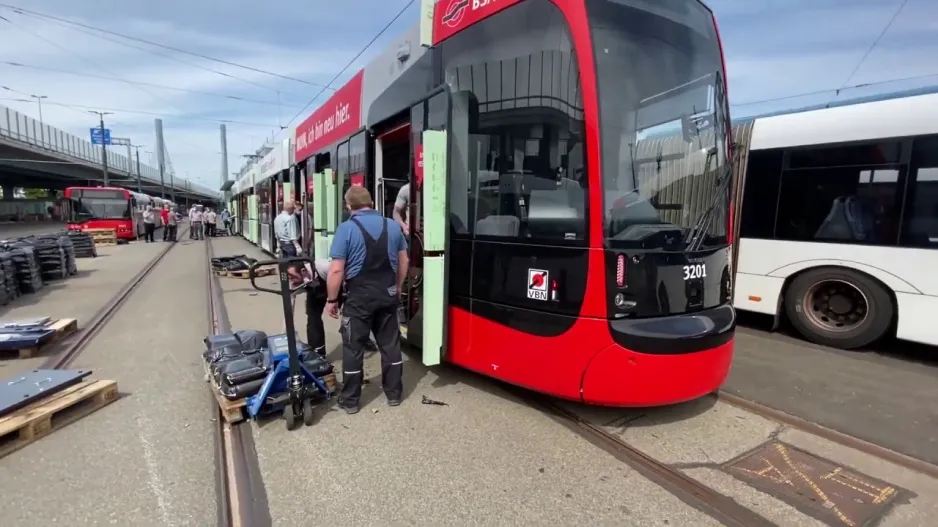 The new tram of the BSAG in preparation for the »block ride«