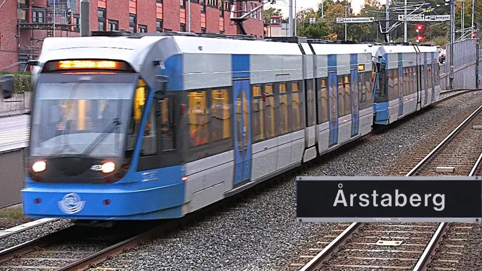 Tram SL A32 Tvärbanan at Årstaberg.