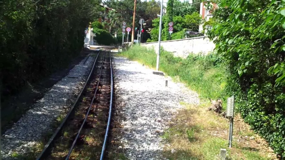 Tramway Trieste - Opicina: descent in the funicular traction section