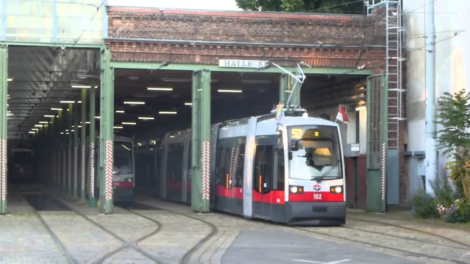 Vienna Tram - ULF moves in